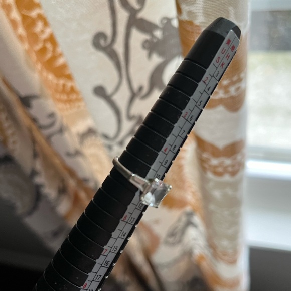 Vintage 14k White Gold Emerald Cut Cubic Zirconia Ring - Picture 7 of 7